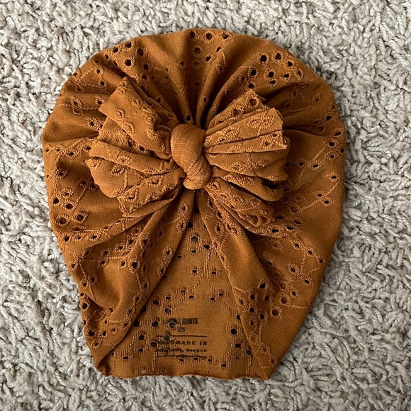 Bunny Knots Wrap - Picture 1 of 2